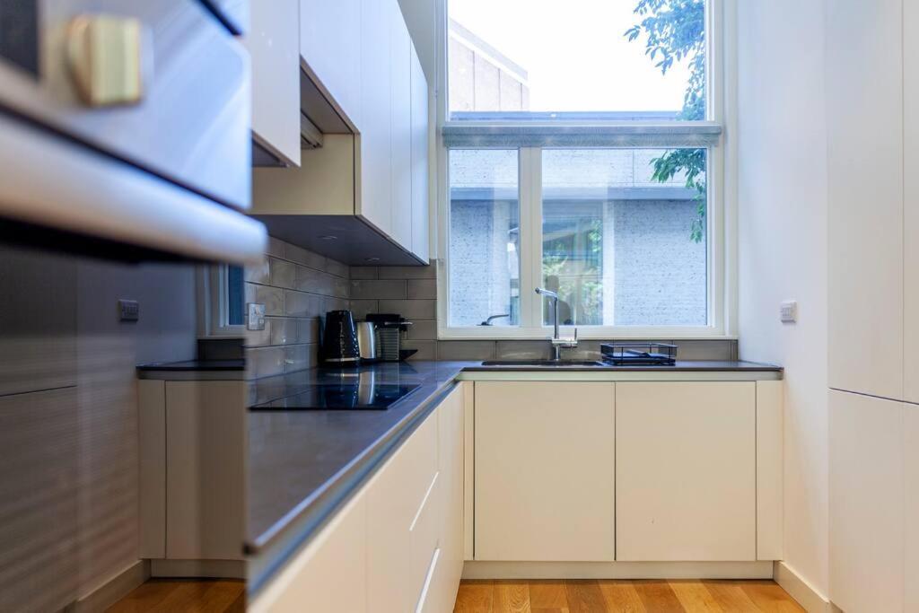 Stunning New 3 Bdr Duplex Wbalcony, East London Apartment Exterior photo