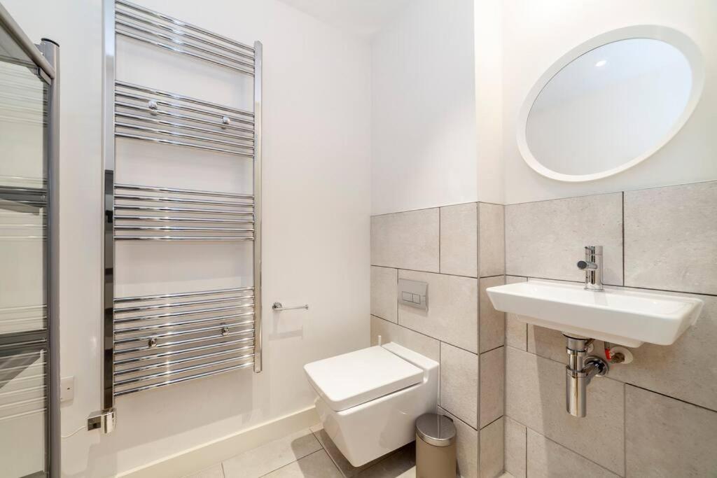 Stunning New 3 Bdr Duplex Wbalcony, East London Apartment Exterior photo